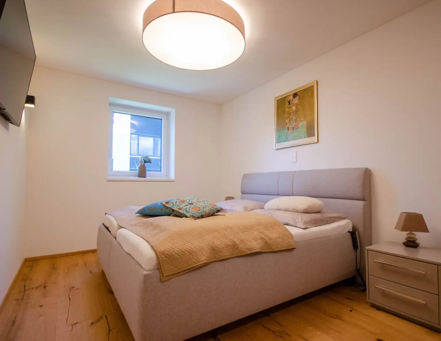 WUNDERSCHÖNES HAUS IN ABSOLUTER SEENÄHE - EXKLUSIVE RUHEOASE IN MODERNEM DESIGN!