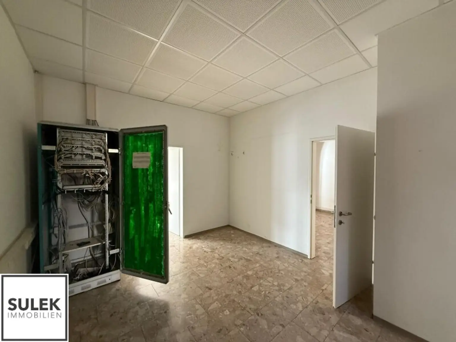 Ganzes Haus zu mieten: 1 Geschäftslokal, 1 Büro, 2 Wohnungen nahe U1