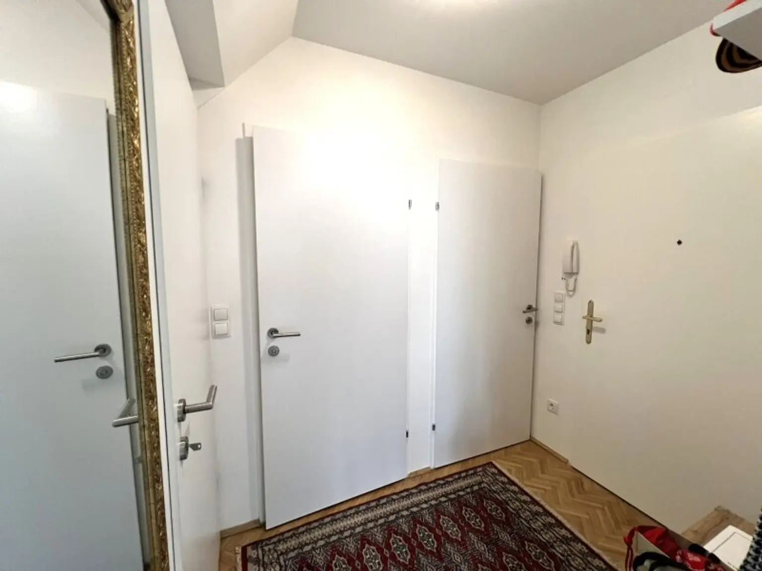 Charmante Dachgeschoss-Maisonettenwohnung in der Barichgasse nahe Dannebergplatz - befristet (!)