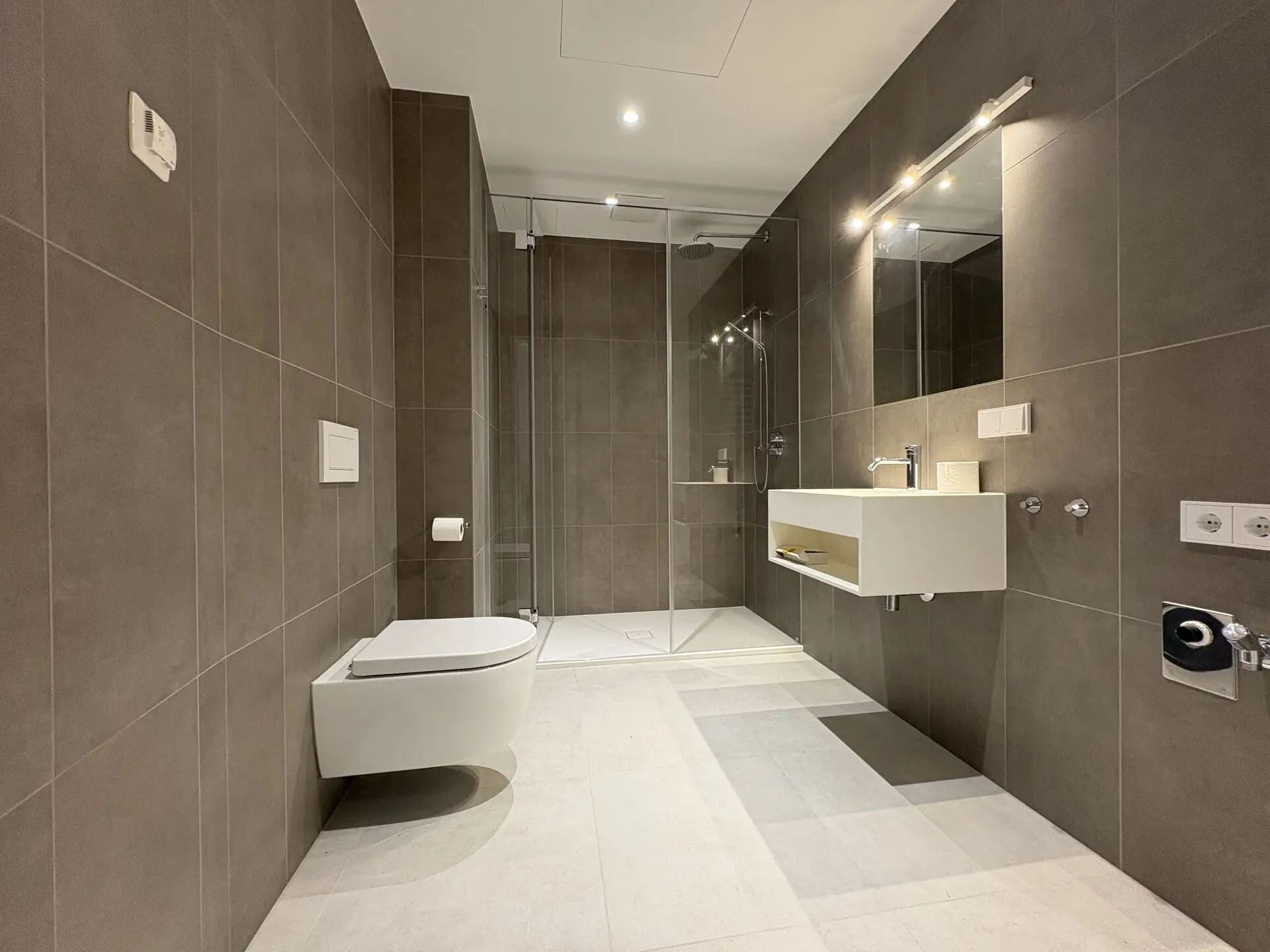 20251120_120825796_iOS