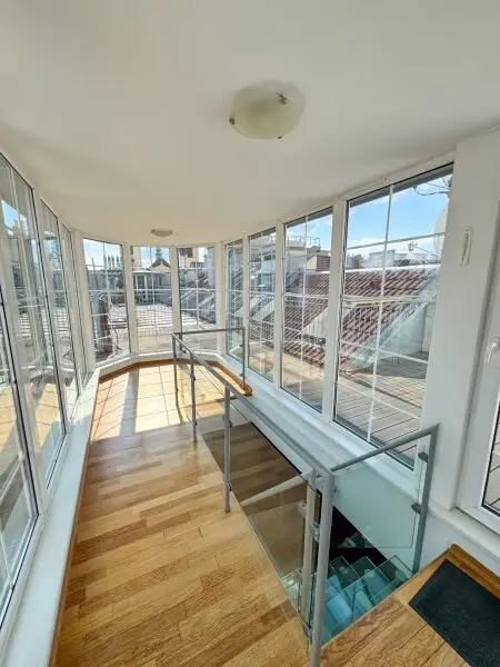 140 m2 große Drei-Zimmer Wohnung mit 40 m2 großer Dachterrasse! Neustiftgasse/ Sankt-Ulrich-Platz!