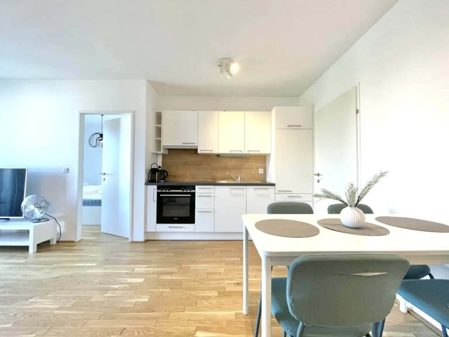 ***Vollmöblierte 2-Zimmer-Mietwohnung mit Balkon in 1220 Wien – Nähe Alte Donau & U1 Kagran***