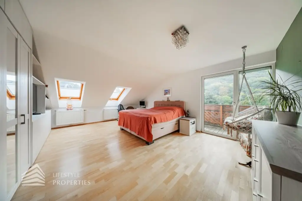 Luxuriöse Villa im Wienerwald – Beheizter Salzwasserpool, Gartenparadies & Premium-Parkmöglichkeiten