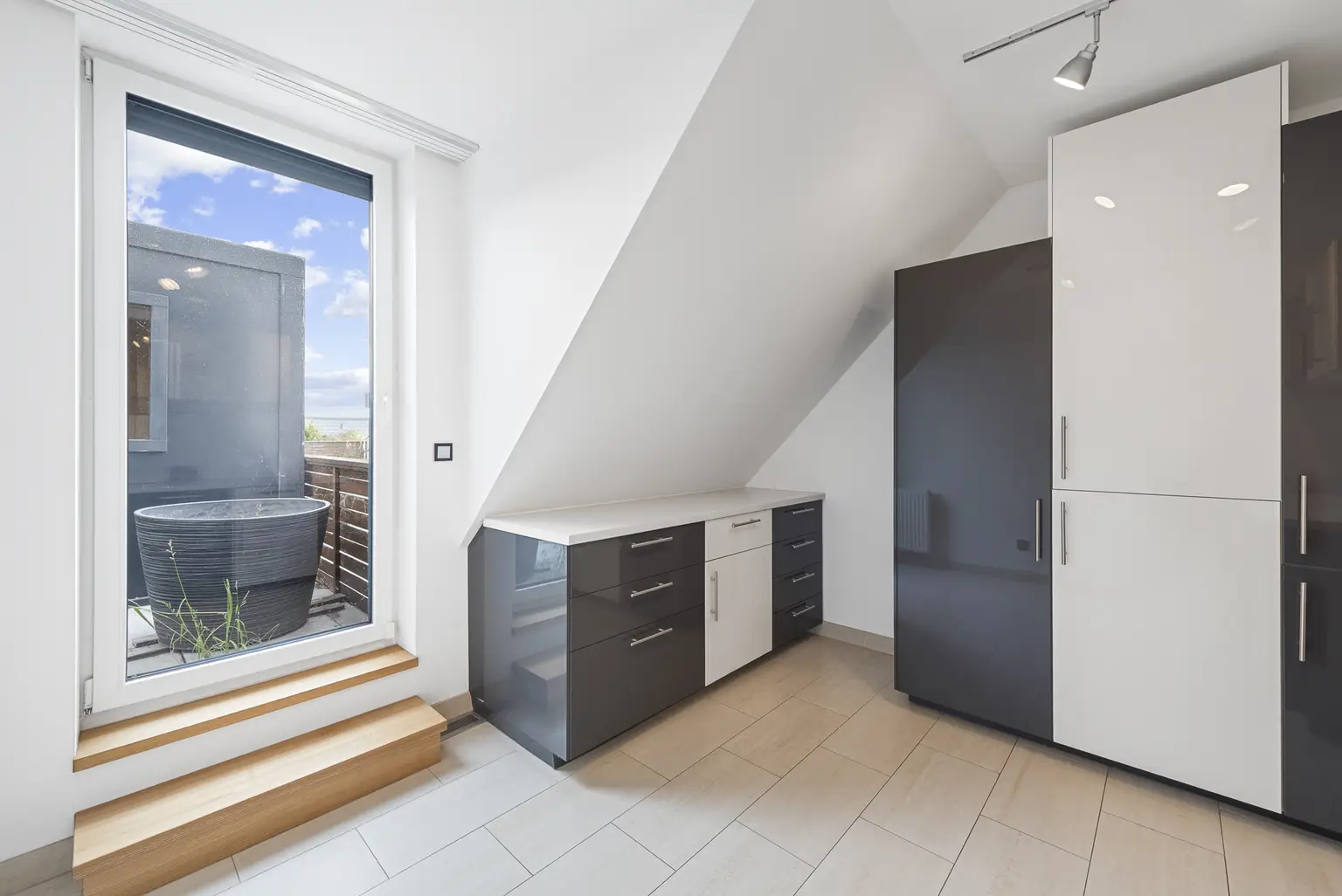 Großzügiges Maisonette-Penthouse zur Miete – mit Dachterrasse, Sauna und Whirlpool in Brunn am Gebirge