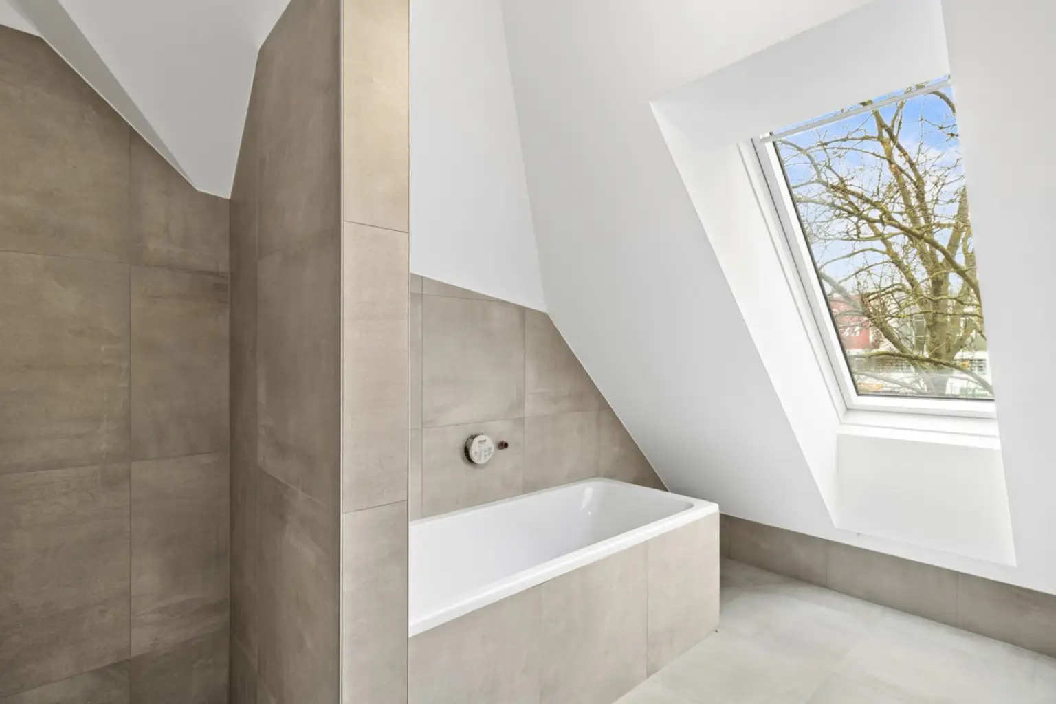 O | ++ NEU ++ STILVOLLE VIER Zimmer mit DACHTERRASSE + Küchengutschein | Prima Service Immobilien