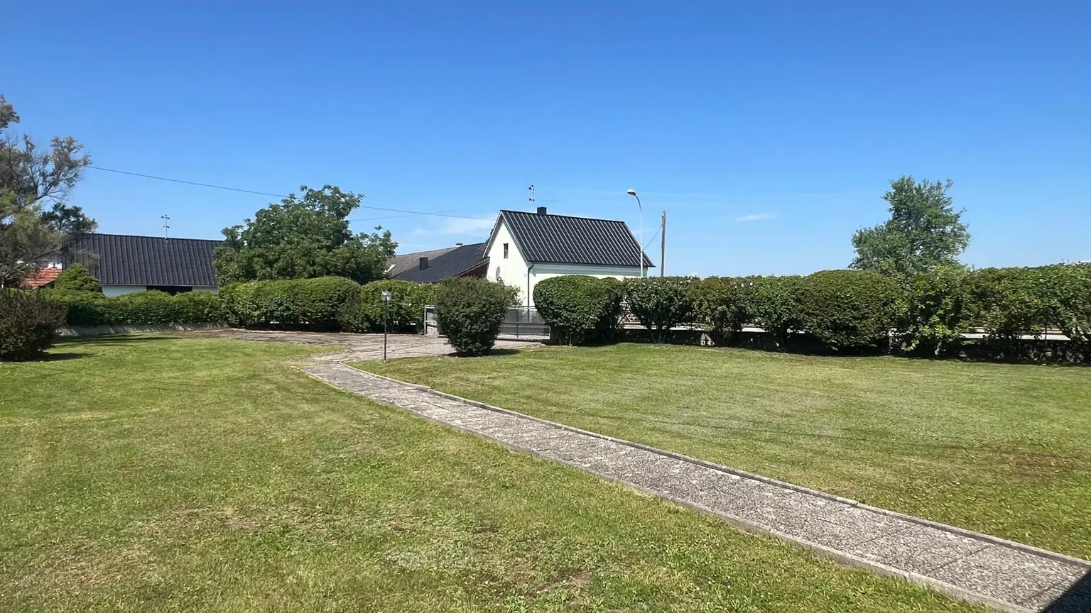 Blick zur Einfahrt