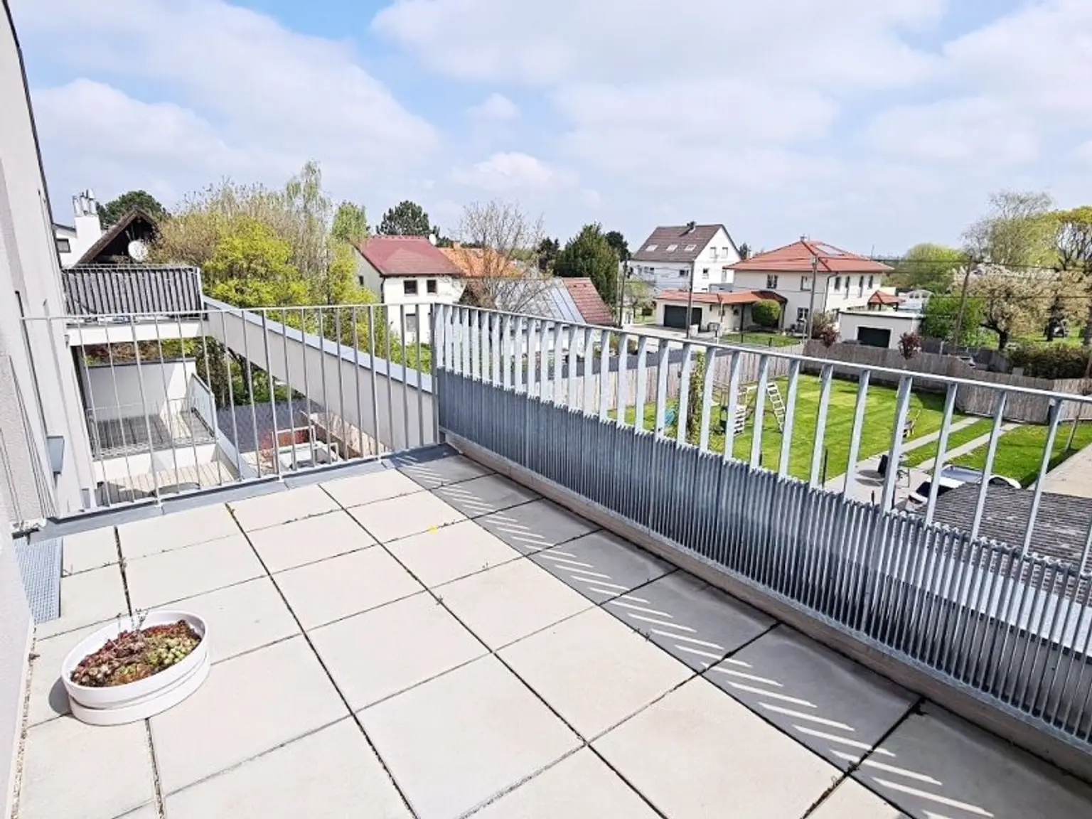 NEUBAU-RENDITEOBJEKT IM GRÜNEN, freier Mietzins, 10 Wohneinheiten mit Freiflächen, 5 Stellplätze, 748 m2 Grundstück, Aspern, U2-Nähe