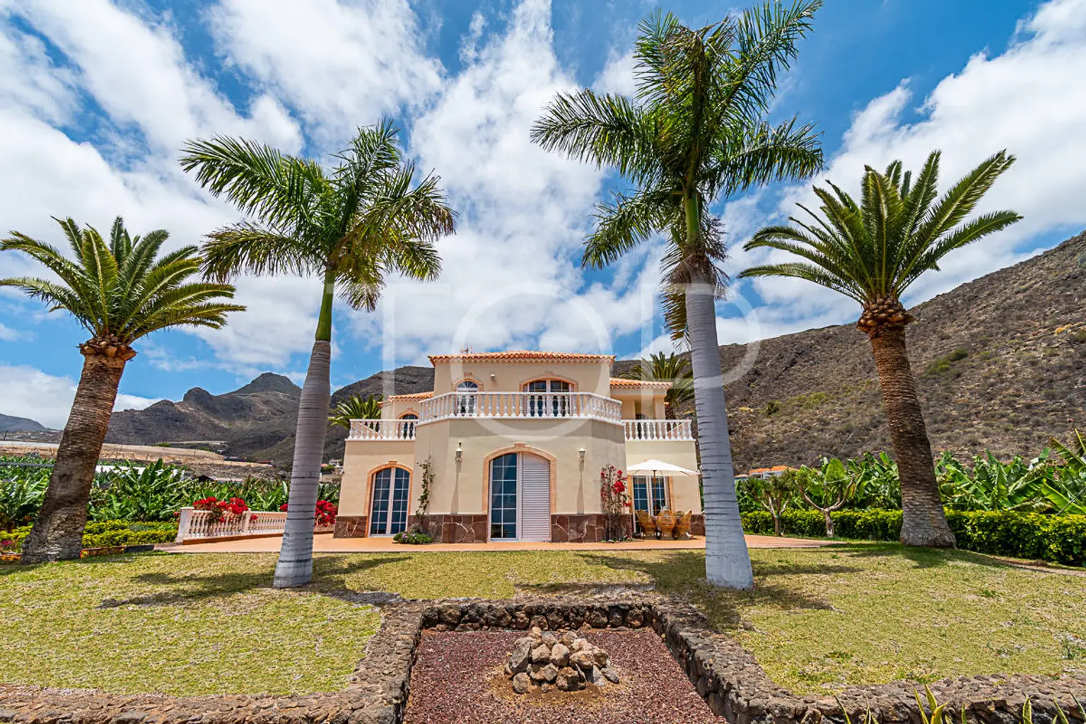 Encantador chalet independiente con finca de plátanos en Los Gigantes