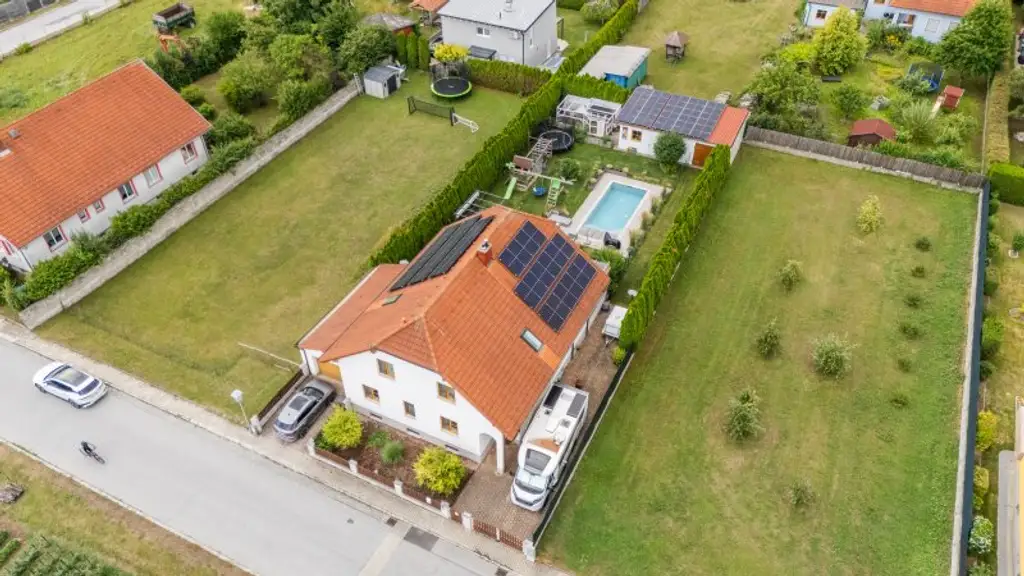 Exklusives Einfamilienhaus vor den Toren Wiens in nicht einsehbarer Grünruhelage / +++ RE/MAX Trend +++