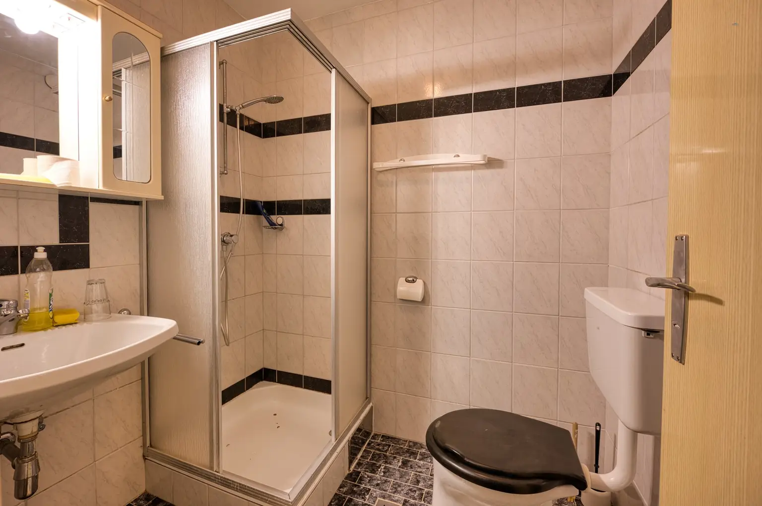 Reiterhof. Vierkanter. Wirtshaus. Zimmervermietung. Wohnungen. Natur.