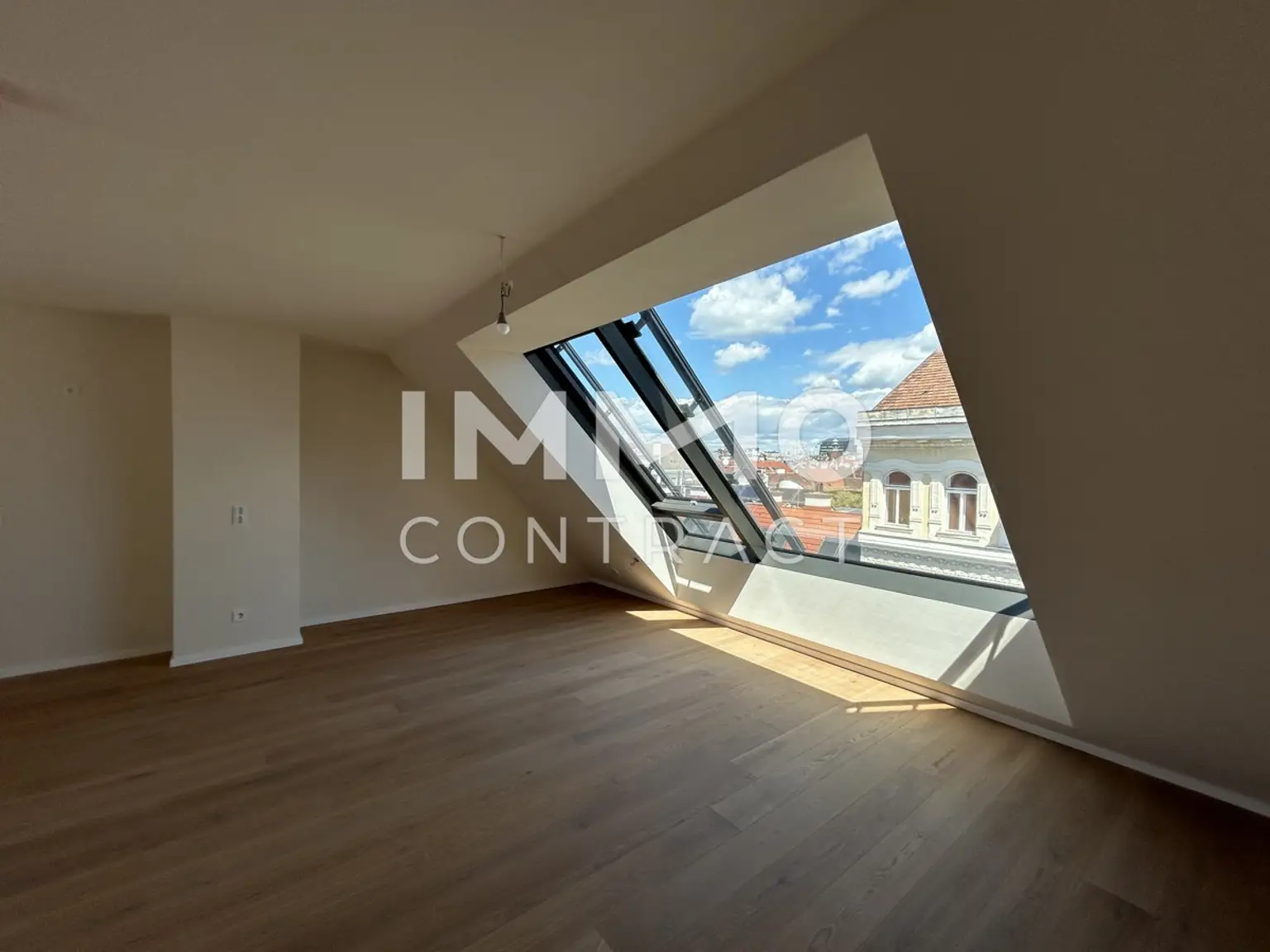 LUXURIÖSE 4-ZIMMER-WOHNUNG MIT
DACHTERRASSE - beim Naschmarkt