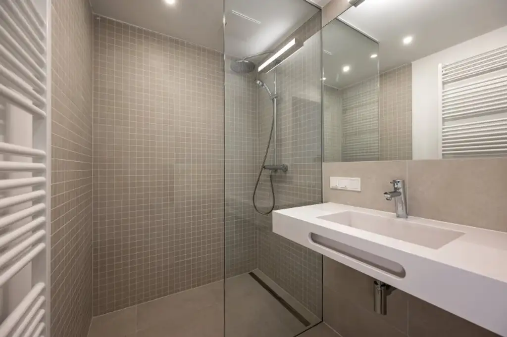 EDUART-Die Kunst des Wohnens: Hochwertiger 3-Zimmer DG-ZWEITBEZUG mit ca. 15m² Balkon! (10/19)