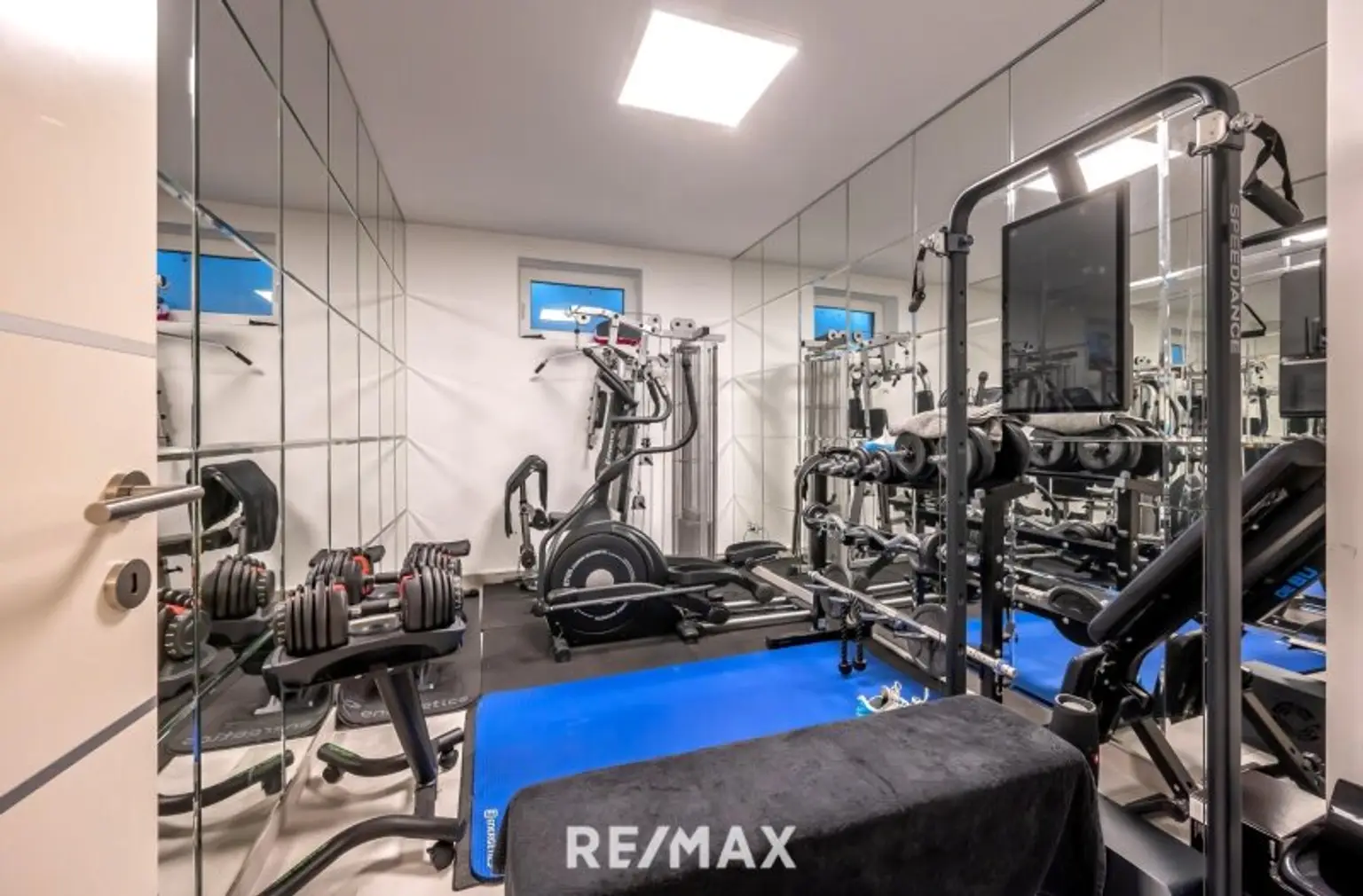 WOHNEN MIT STIL | KOMFORT | LUXUS UND SWIMMINGPOOL in Grünruhelage.