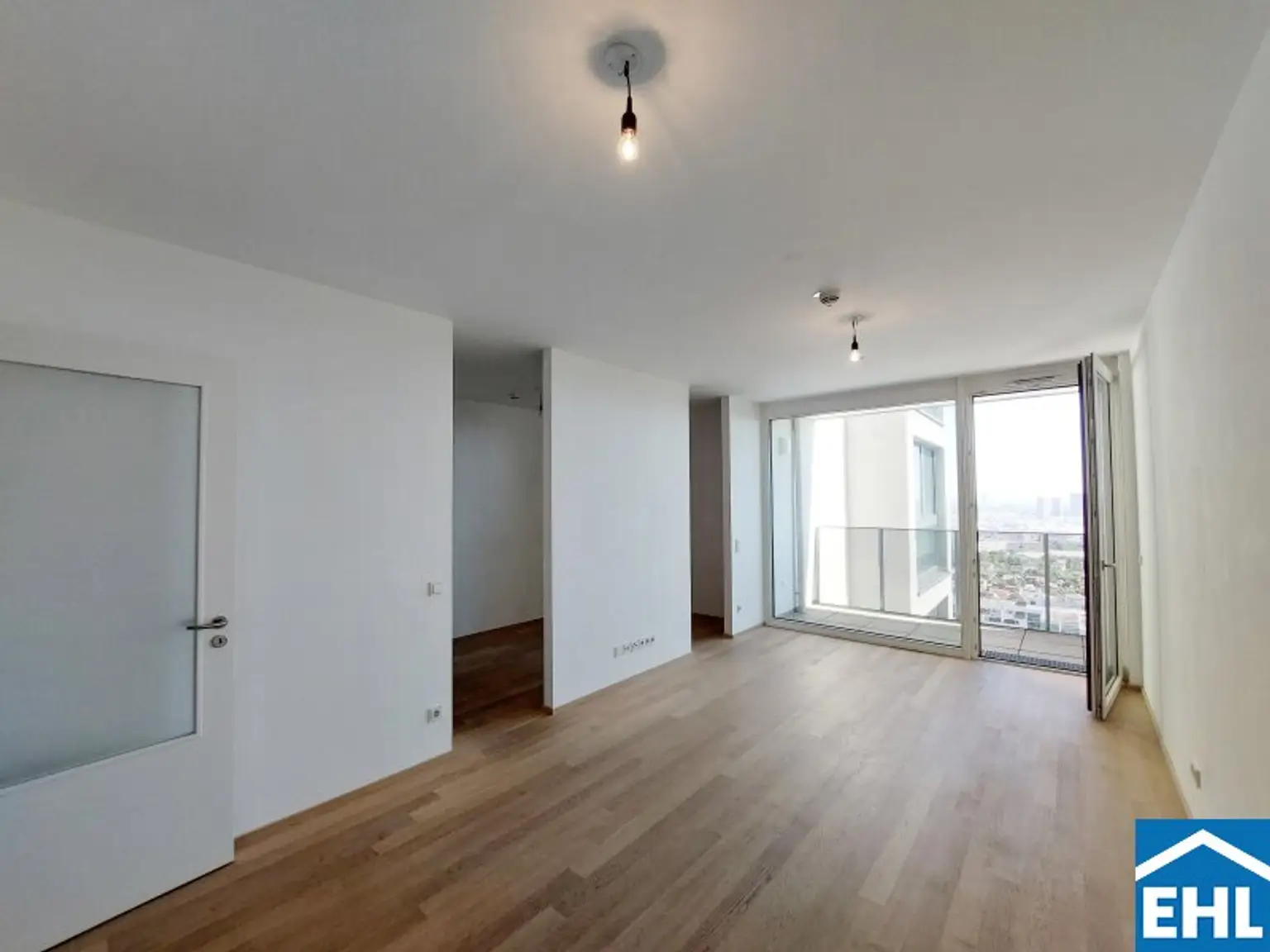 Traumhafte 2 Zimmerwohnung mit Balkon im 12. Stock im MySky-Tower