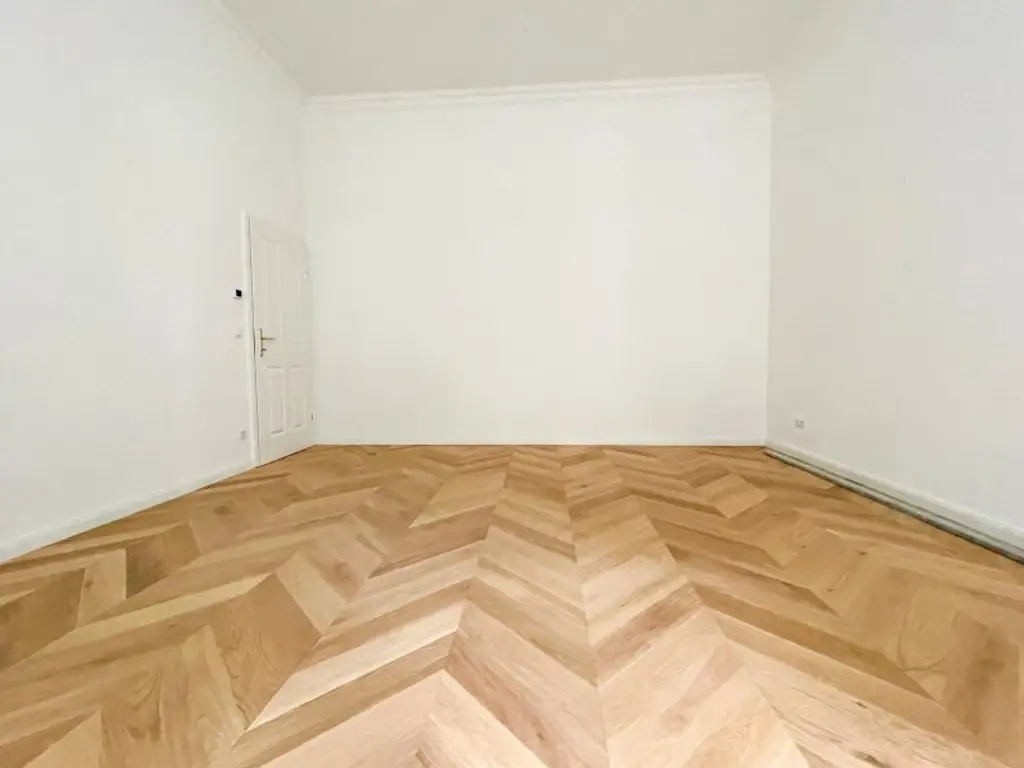 GENERALSANIERTE ALTBAUWOHNUNG: komplett hofseitige 2-Zimmerwohnung