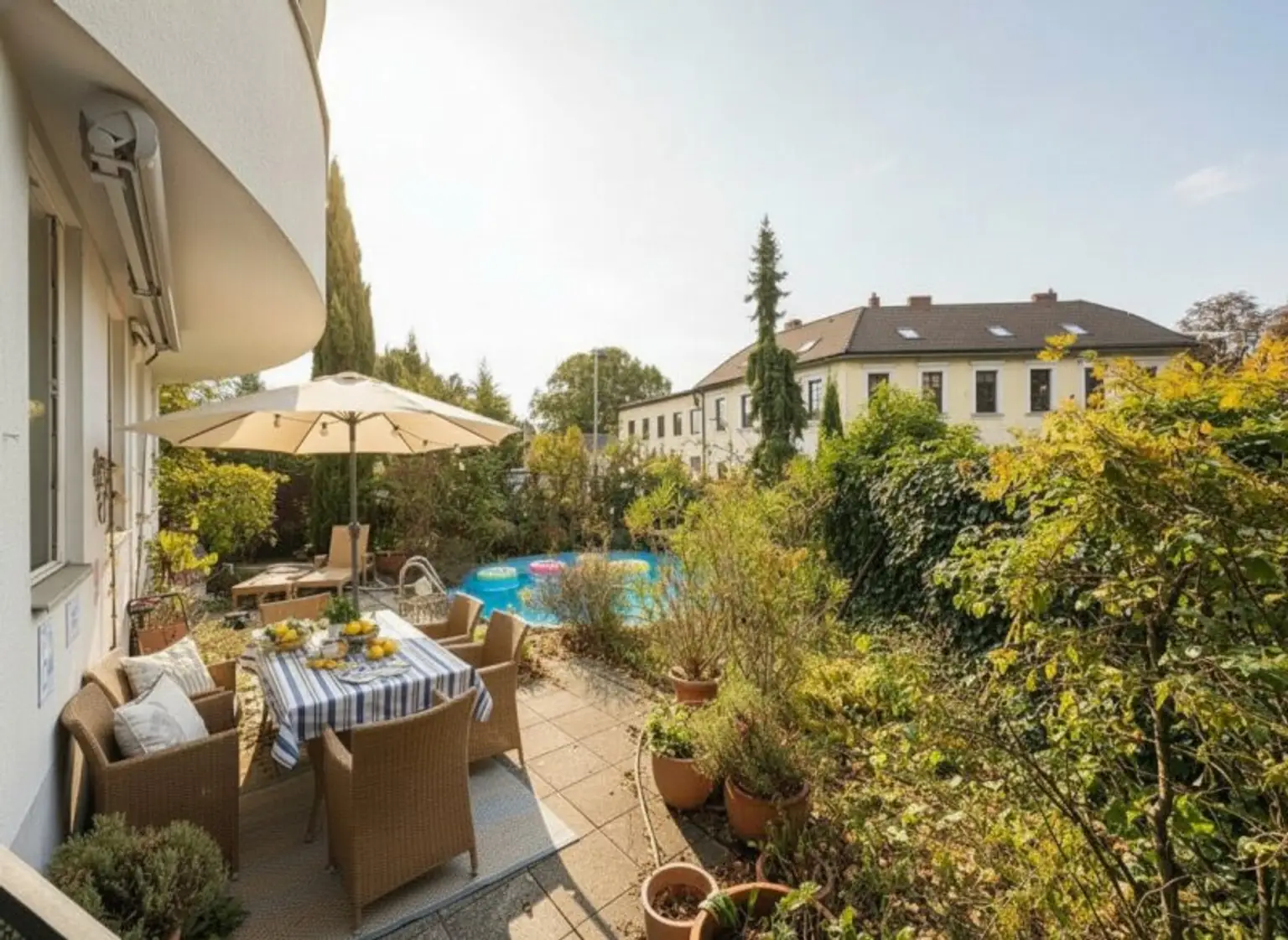 Wohnglück mit Garten & Pool – Charmante 5-Zimmer Wohnung in Ruhelage