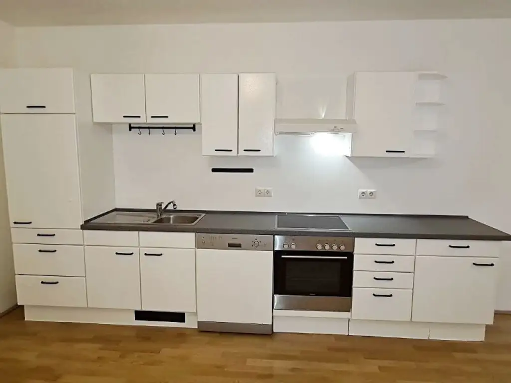 LORYSTRASSE, U3-Nähe, 61 m2 Neubau mit 80 m2 Terrasse, Wohnküche, 1 Zimmer, Duschbad, Parketten, 1. Liftstock
