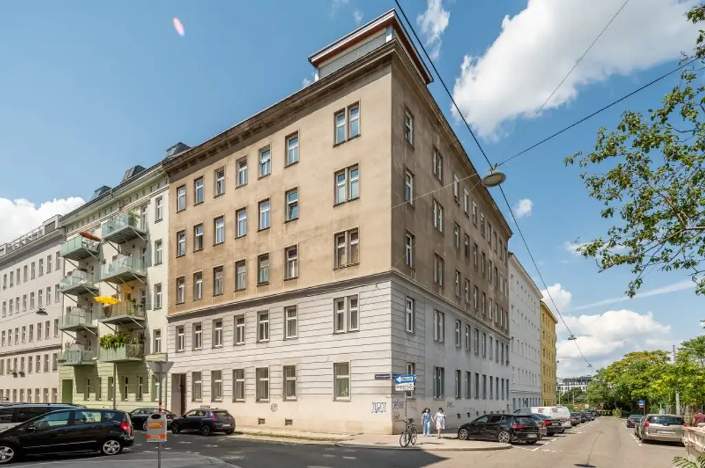 ++NEU++ Sanierungsbedürftige 3-Zimmer Altbauwohnung in guter Lage!!