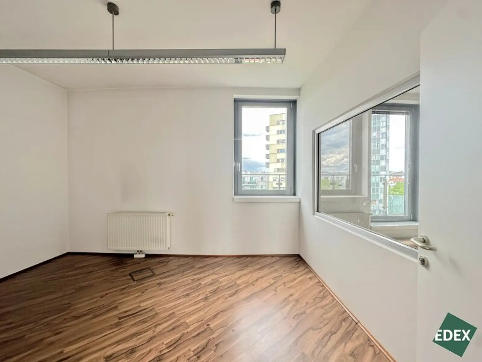 Modernes Büro mit guter Anbindung und Terrasse