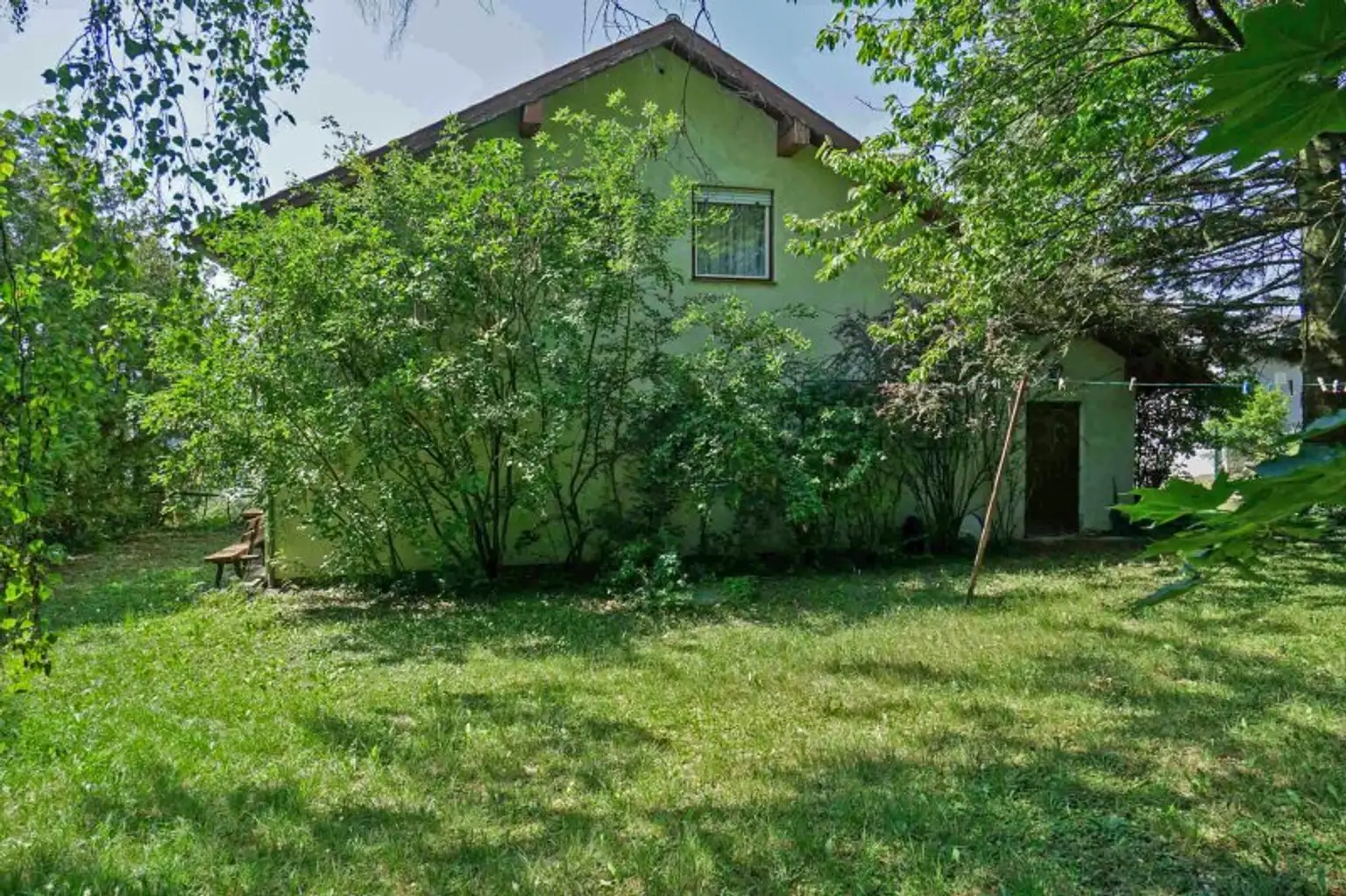 Landhaus mit Potential auf Anhöhe mit traumhaftem Weitblick ins Land
