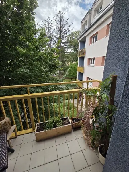 Westseitige Balkonwohnung mit toller Raumanordnung in Hofruhelage