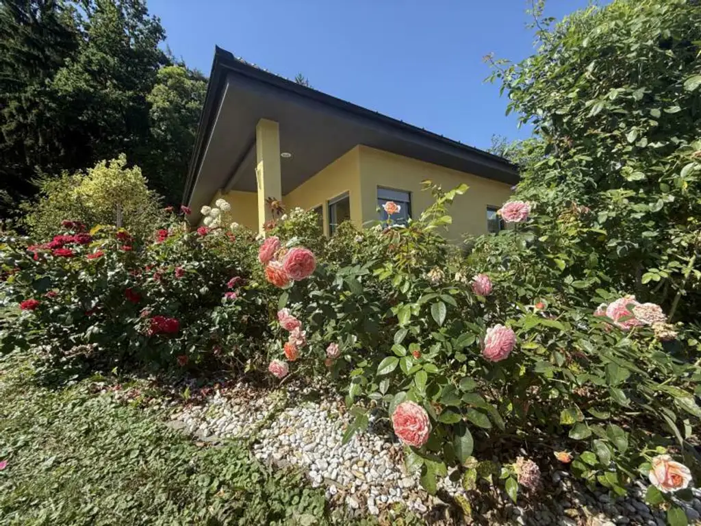 *** Eleganter und stilvoller Bungalow in begehrter Siedlungslage *** unmittelbare Nähe zur Stadt Feldbach ***