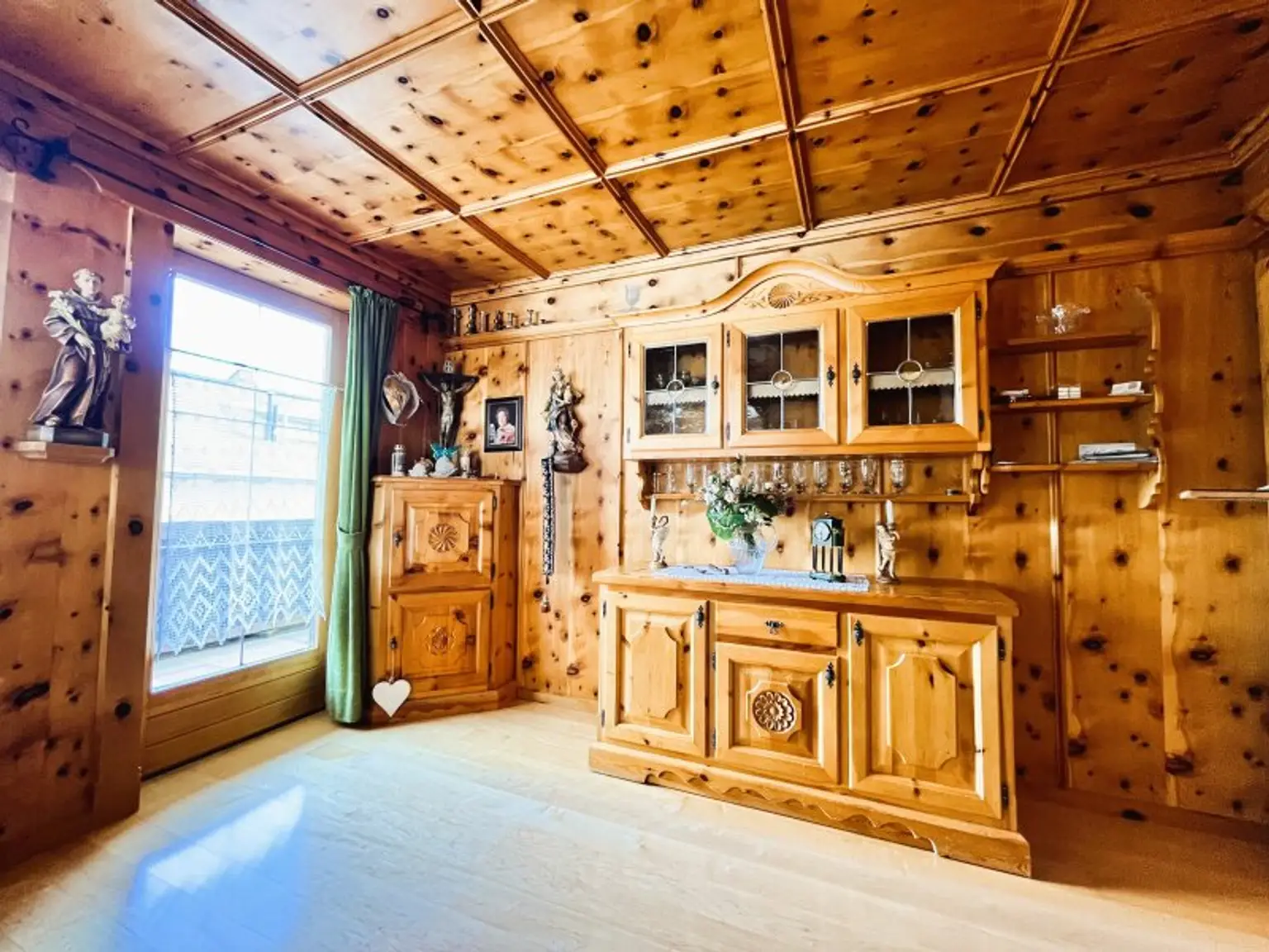 TOP Gelegenheit: Wohnhaus mit touristischer Widmung und über 380m² Wohnfläche fußläufig zum Skigebiet ab sofort kaufen!
