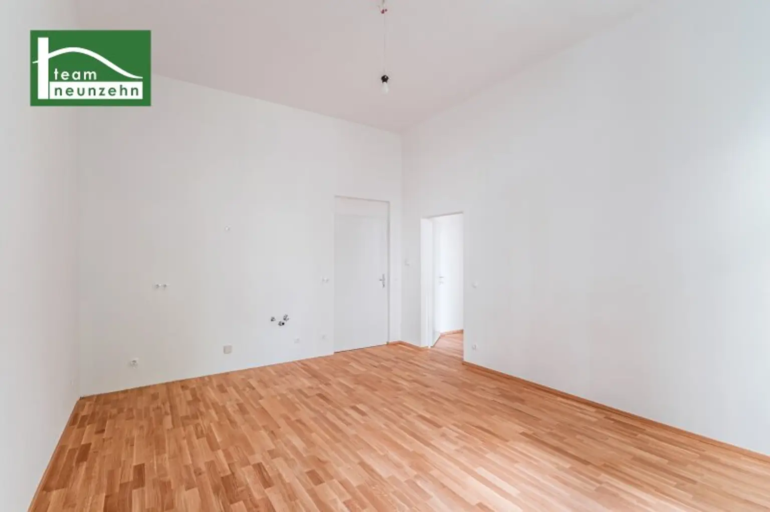 Sechshaus - Erstbezug nach Renovierung! Innenhofausrichtung und 5 Gehminuten zu U4 und U6! Helle Altbauwohnung mit großen Zimmern!