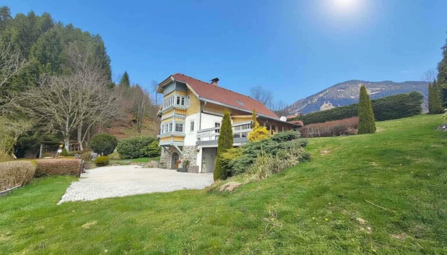 Außenansicht - Garten - Haus - Millstatt - kaufen - KI_generiert-Himmel