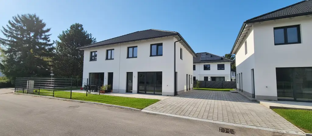 Letzte Chance auf diesen Preis! Nächstes Jahr wird es teurer! Nur noch 2 moderne Doppelhaushälften verfügbar!