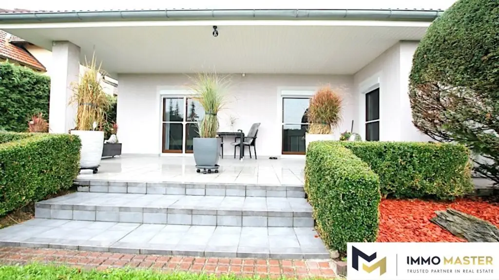 Wohnen auf 1000 m² barrierefreier Fläche, Bungalow in Trumau mit uneinsehbarem Garten
