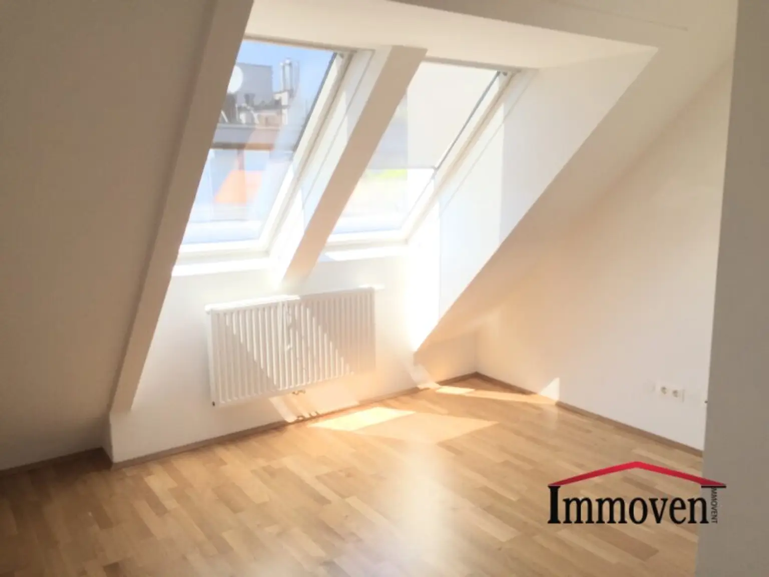 HOFSEITIG - Großzügige 4-Zimmerdachgeschosswohnung mit Terrasse und Klimaanlage nahe Mariahilfer Straße! (Mietbeginn 01.10.2025)