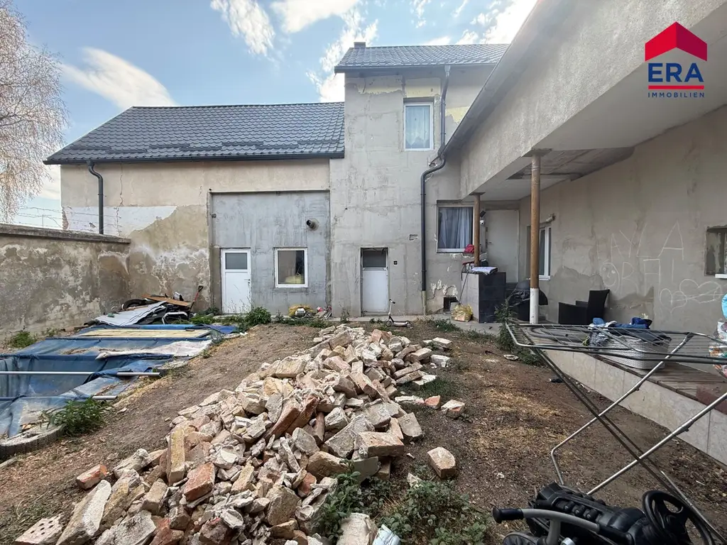 NEU: Viel Platz für Familie, Hobby und Werkstatt – Einfamilienhaus mit 4 Garagen und neuem Dach