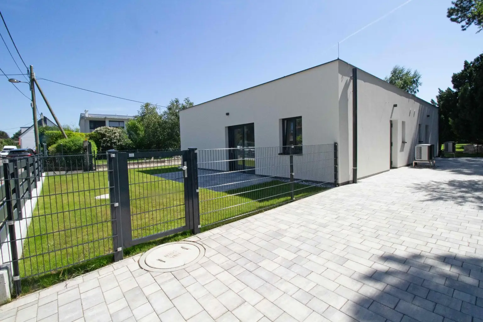 "Großzügige Doppelhaushälfte mit Terrasse und Garten zu mieten!"
