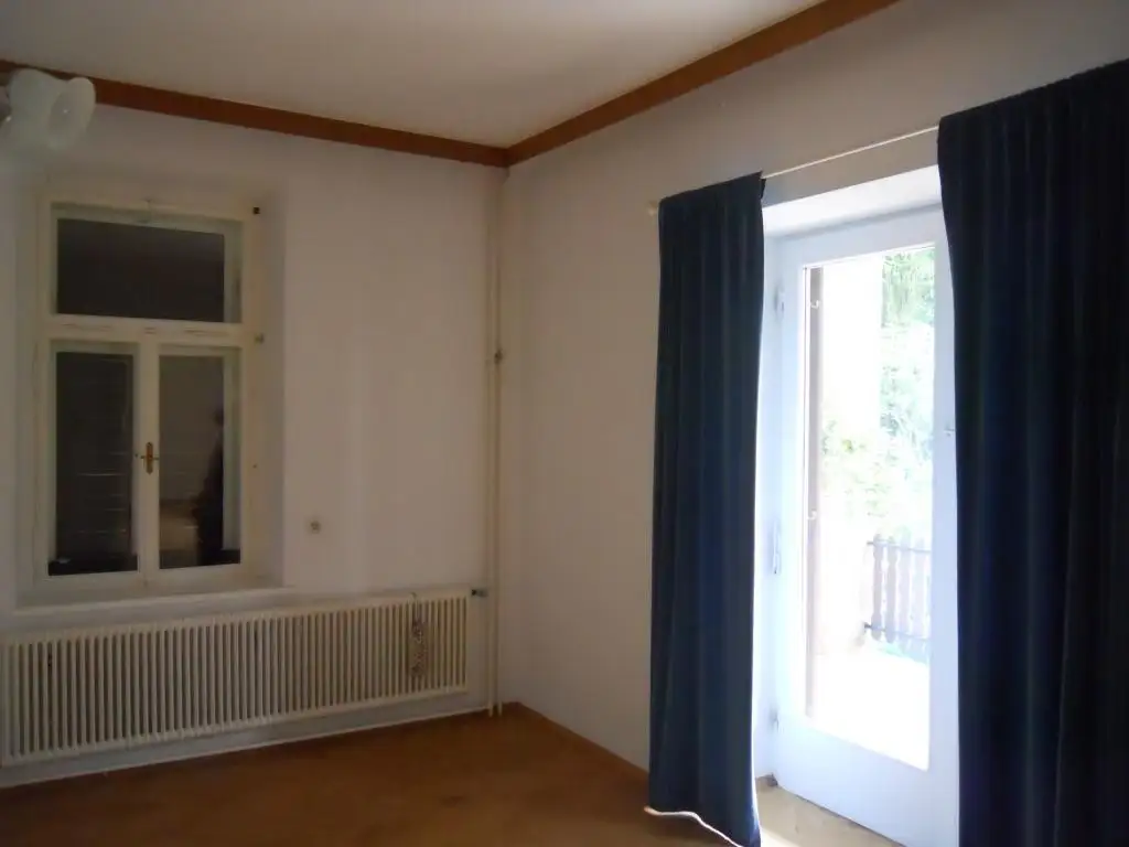 Doppelhaushälfte in herrschaftlichem Haus!