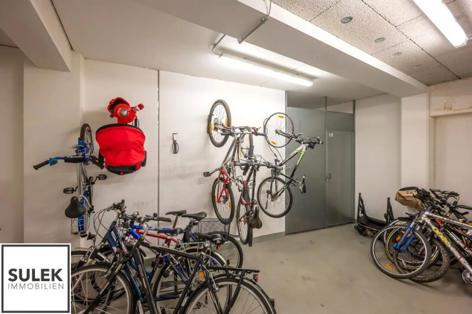 Nähe Floridsdorf Bahnhof (S+U): gepflegte 2-Zimmer-Wohnung mit tollen Lichtverhältnissen