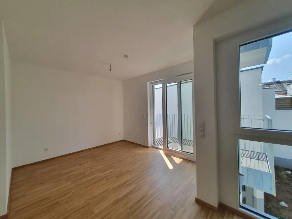 Helle moderne Wohnung bei U2-Stadlau/Bahnhof