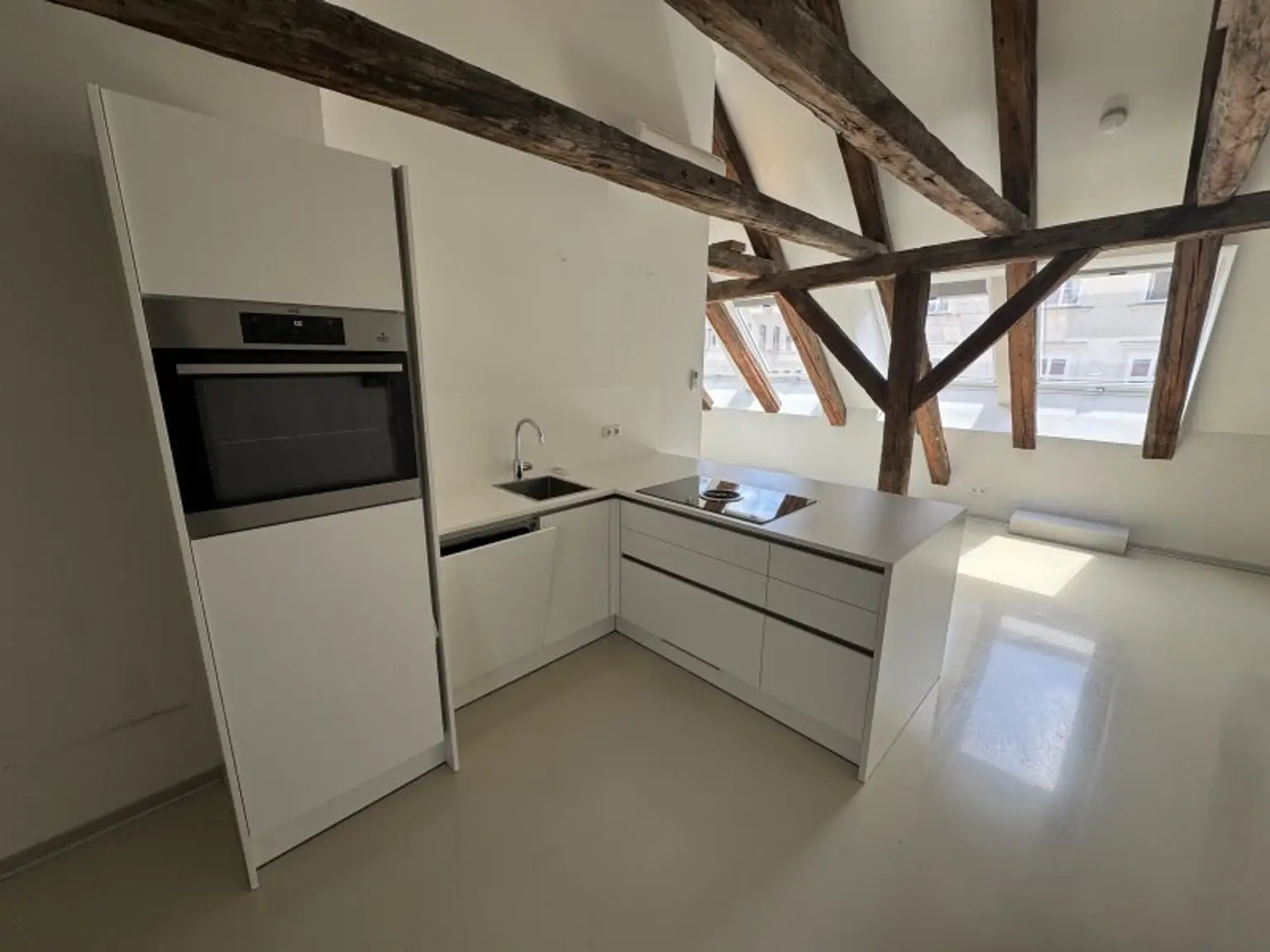 Stilvolle Dachgeschosswohnung - Modernes Wohnen in zentraler Lage!