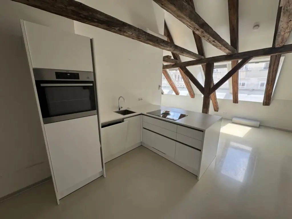 Stilvolle Dachgeschosswohnung - Modernes Wohnen in zentraler Lage!