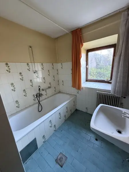 Wohnhaus nähe Warmbad/Villach: 200m² mit Balkon, Terrasse & Garagen!