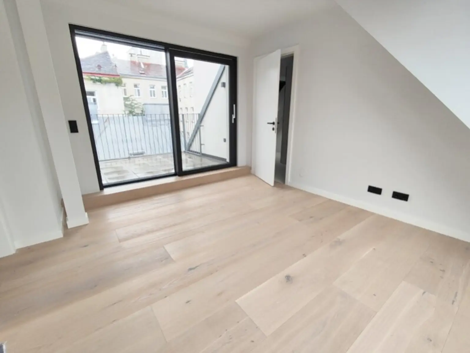 Krongasse! Erstbezug Penthouse mit 3 Terrassen und privatem Liftzugang auf frisch saniertem Altbau! Top17