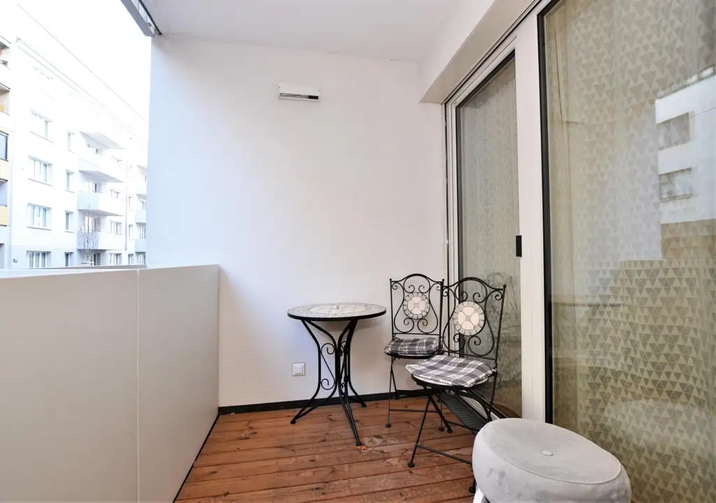 Kofferpacken und einziehen! Komplett ausgestattete 2 Zimmer Wohnung inkl. Garagenstellplatz