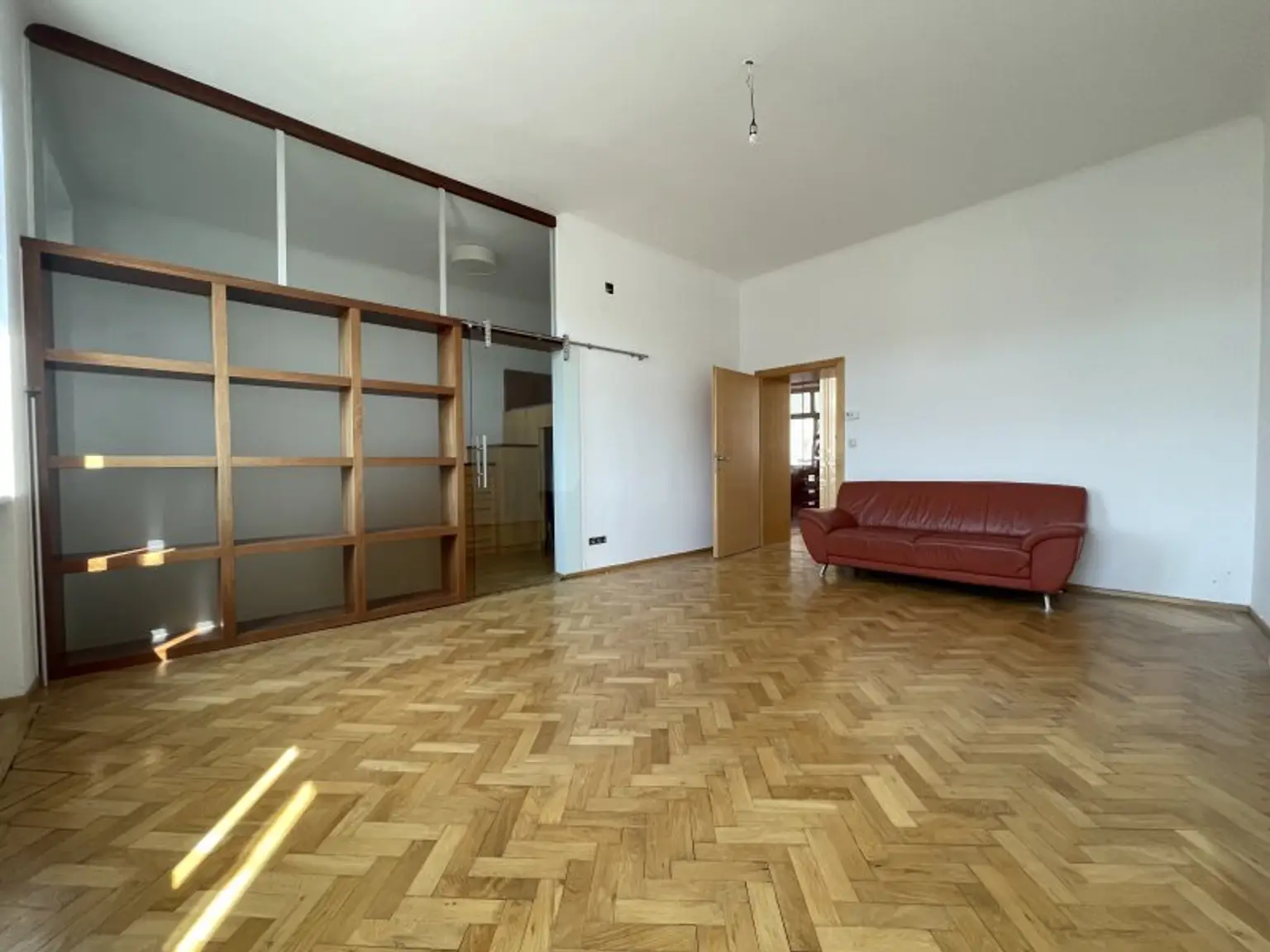 SCHÖNER Altbau + unweit Mariahilfer Straße + Höhe Hirschengasse!