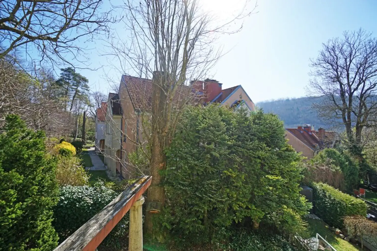 Eckreihenhaus mit Einfamilienhauscharakter in zentrumsnaher Aussichtsslage