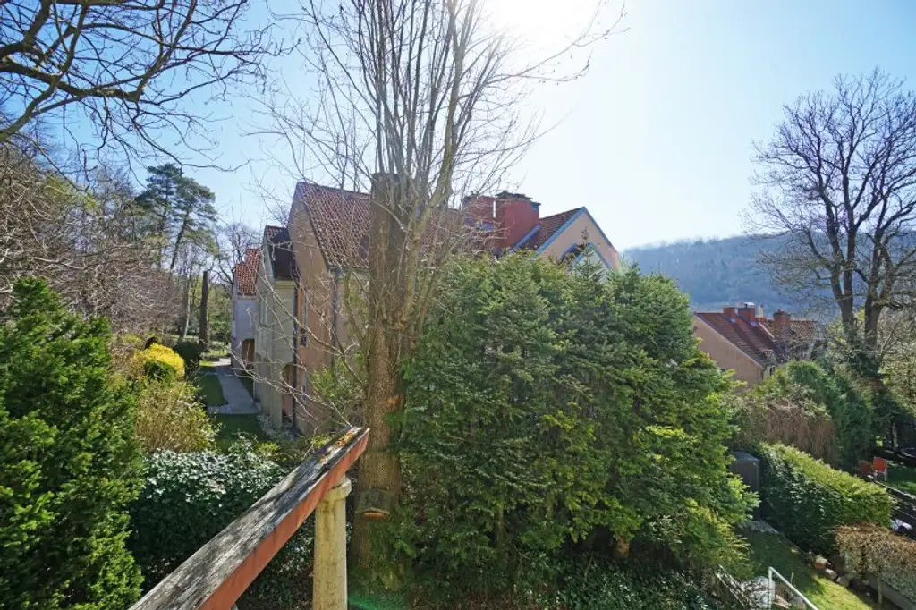 Eckreihenhaus mit Einfamilienhauscharakter in zentrumsnaher Aussichtsslage