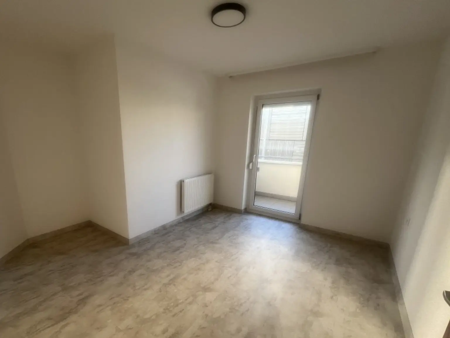 Moderne Mietwohnung mit zwei Balkonen