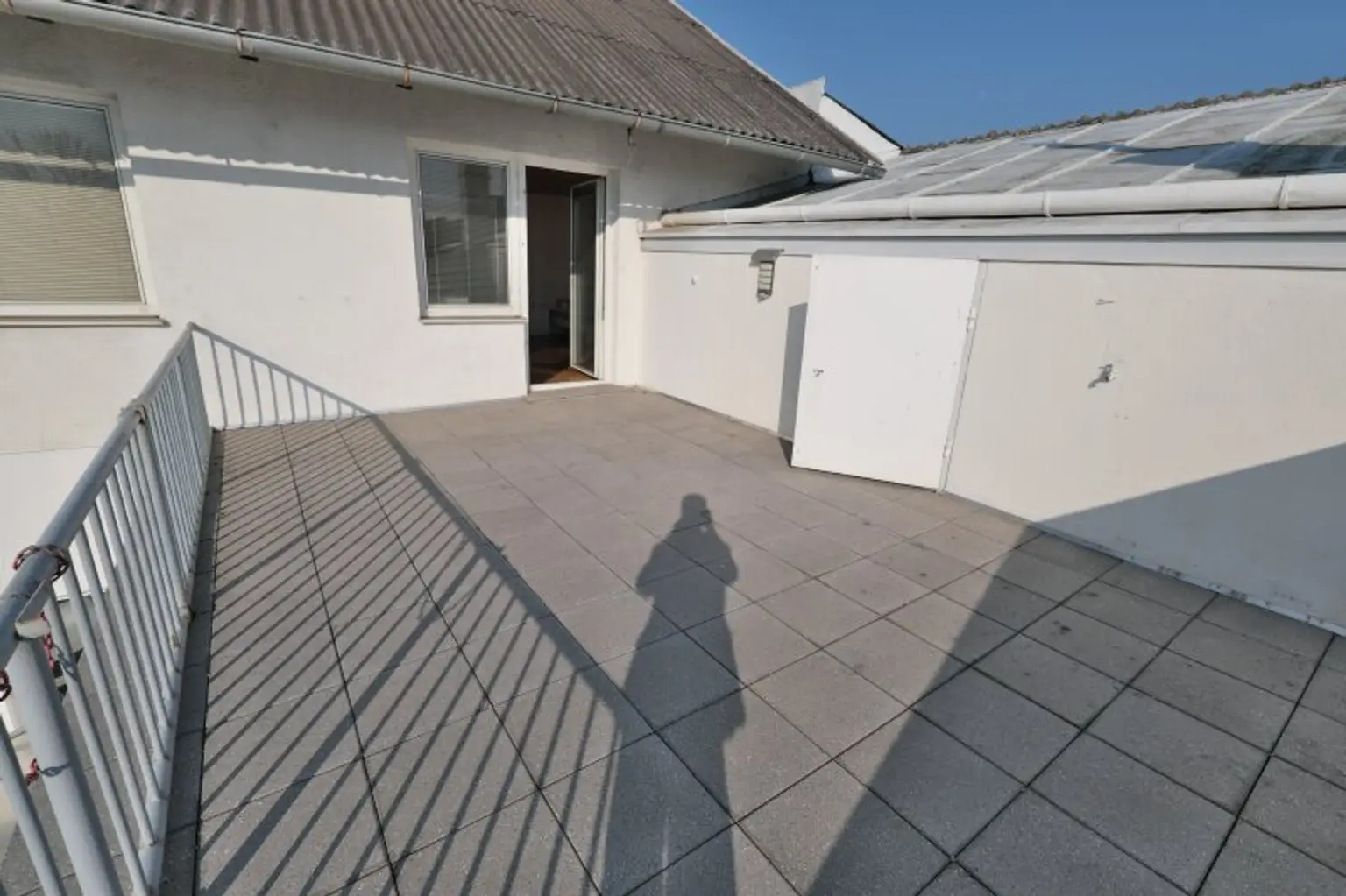 145 m² möblierte 5-Zimmer-Dachterrassenwohnung mit Untervermietrecht bzw. als WG / Arbeiterquartier