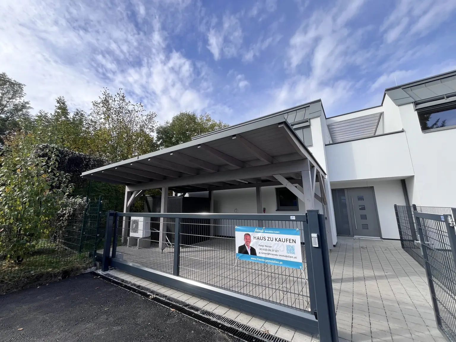 Erstbezug !!! Traumhafte Doppelhaushälfte -  mit 5 Zimmern, Garten, Wohnkeller und Stellplätzen!