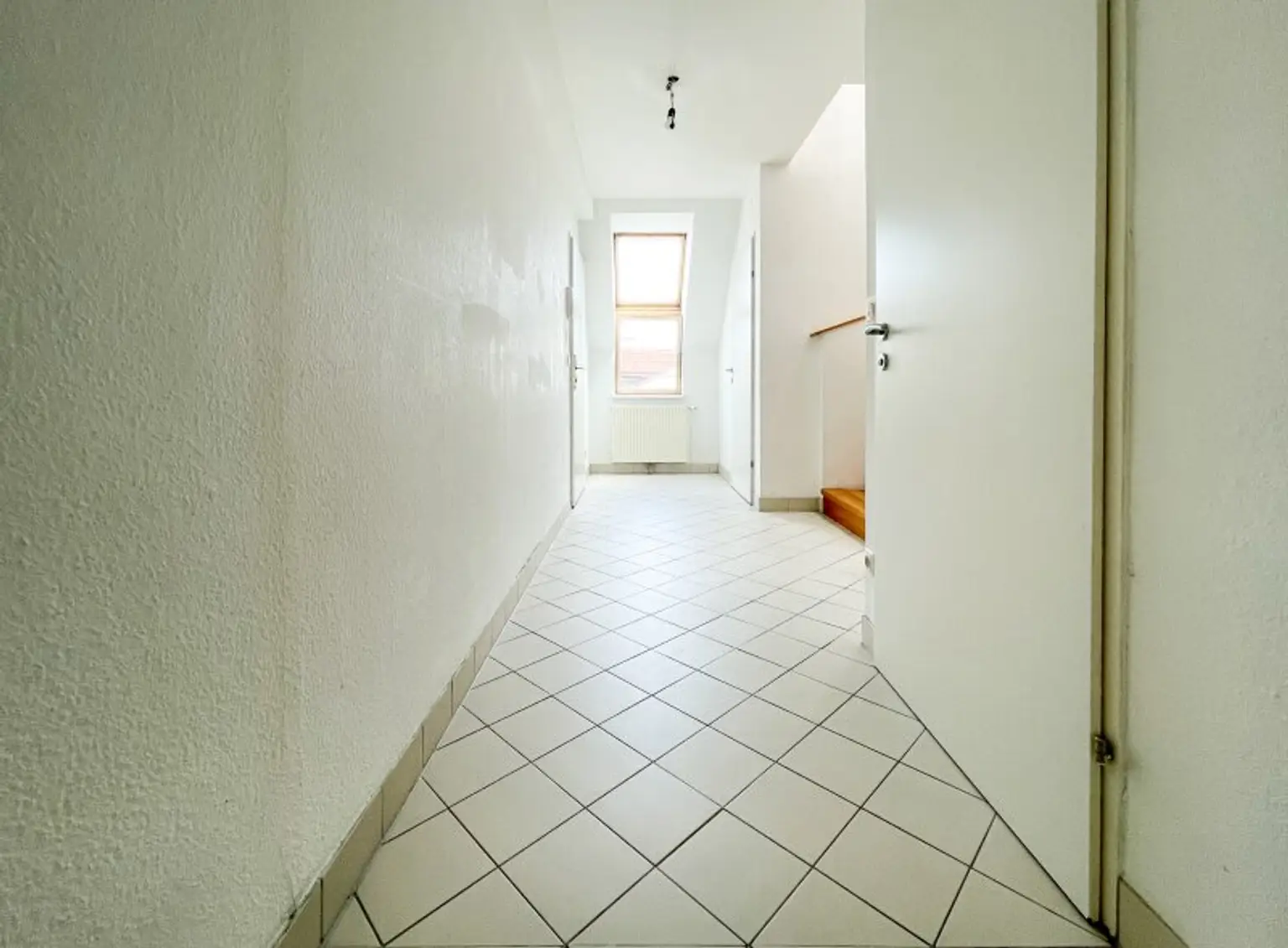 DG-Maisonette mit Terrasse – Wohnen auf zwei Ebenen in ruhiger Stadtlage mit Weitblick