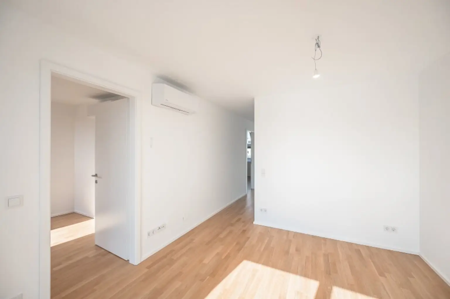 ++MOLLARD 50++ Outstanding 3-room apartment in a prime central location (1/28)